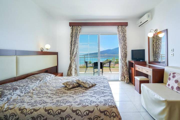 Ferienhaus für 2 Personen, mit Terrasse und Pool sowie Garten und Ausblick