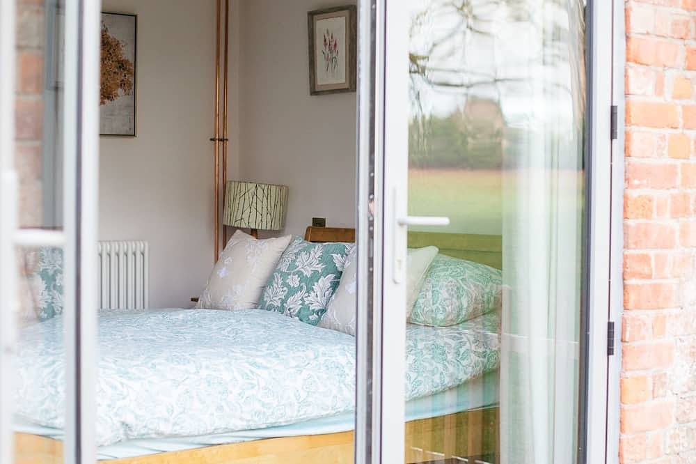 Paddock Cottage - sleeps 2 guests  in 1 bedroom in Winchcombe, Gloucestershire