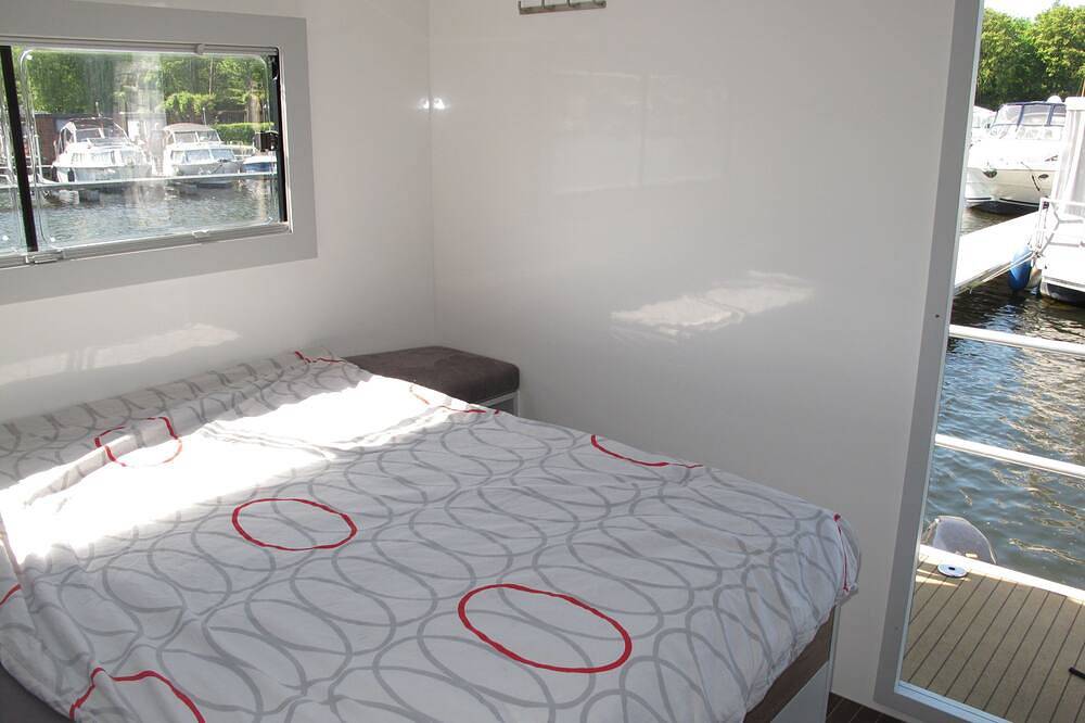 Ganze Wohnung, Hausboot für 4 Gäste mit 25m² in Hennigsdorf in Hennigsdorf, Ruppiner Seenland