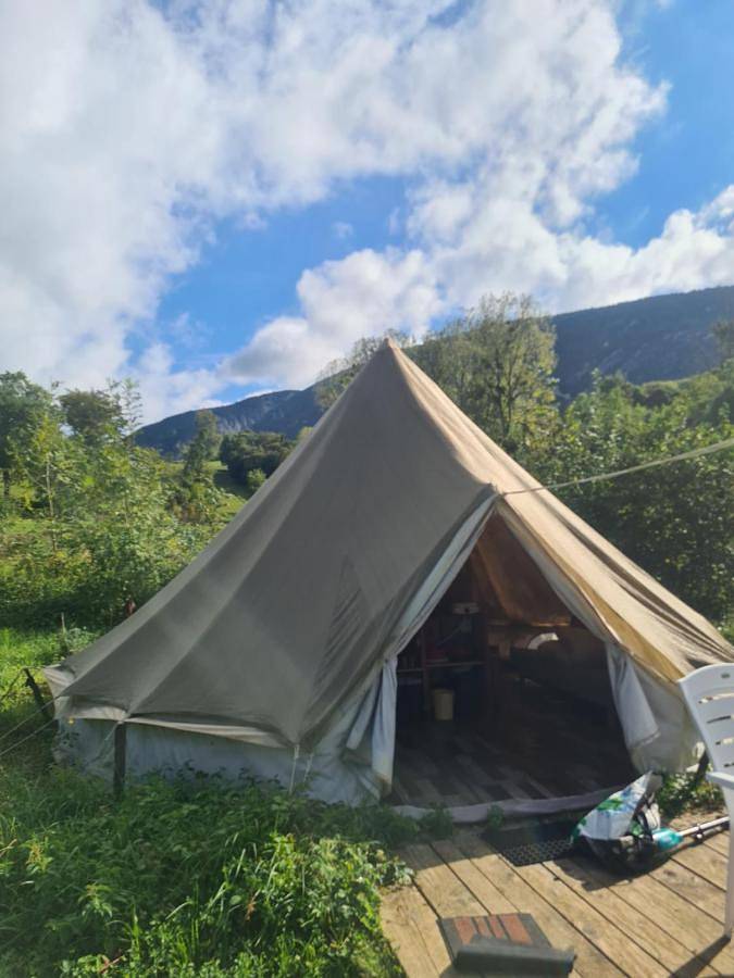 Grande tente au pied du Vercors in Saint-André-en-Royans, Parc naturel régional du Vercors