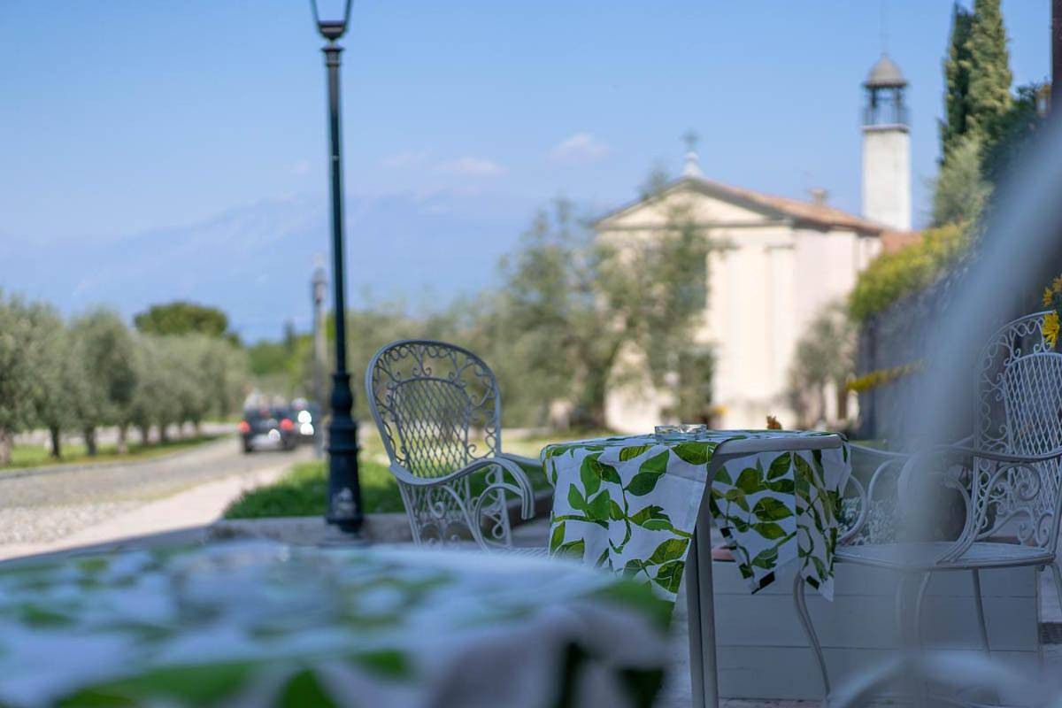 Double Room in San Felice del Benaco, Prealpi Gardesane