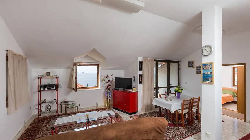Holiday letting for 5 people, with balcony in Mlini