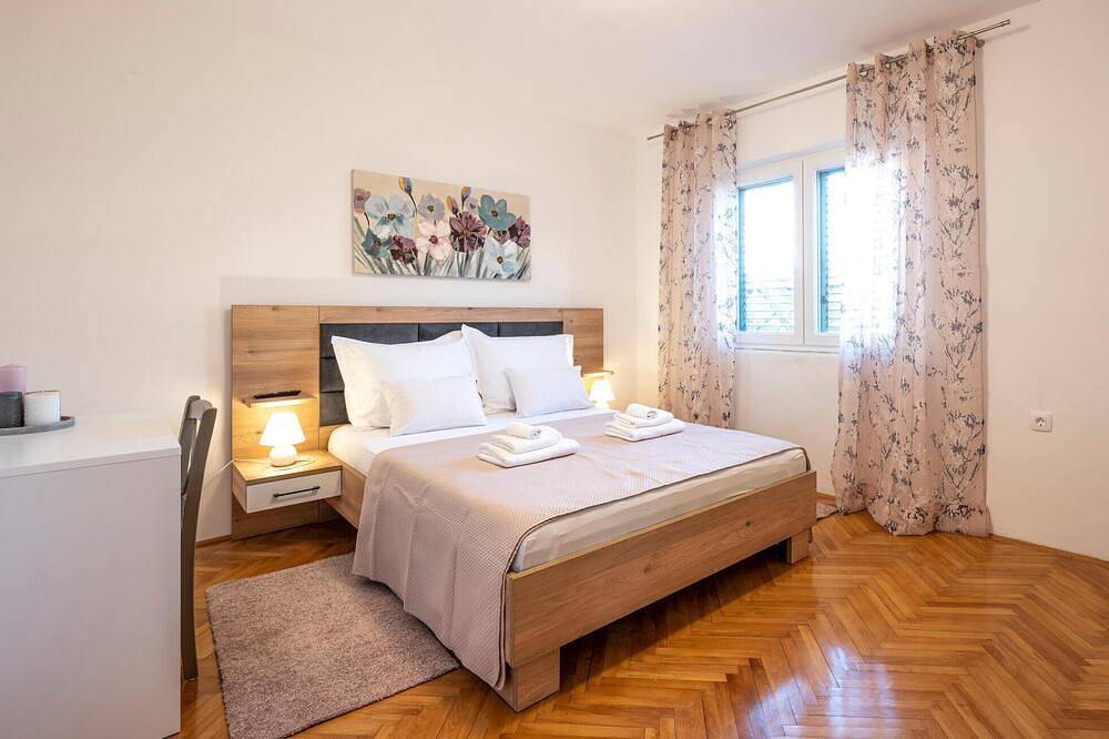 Schönes Haus mit 2 Schlafzimmern in. in Betina, Tisno