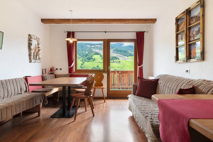 Appartamento per 5 persone, con giardino e balcone a Badia