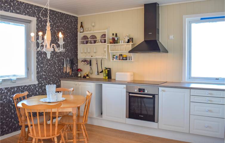 Ferienhaus für 8 Personen mit Terrasse in Skånevik, Etne
