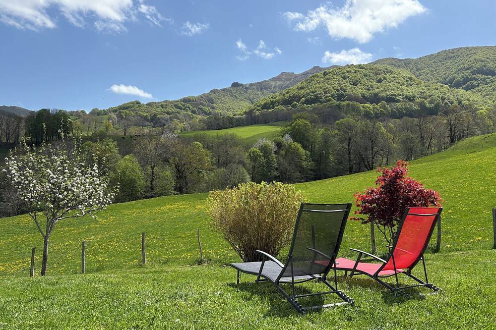 Le Pradima, pour les amoureux de la nature. Animaux de compagnie acceptés ! in Mandailles-Saint-Julien, Région d'Aurillac