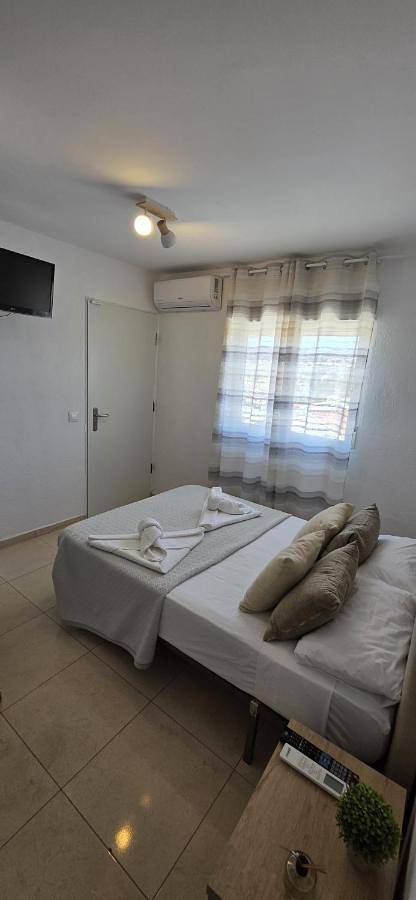 Chambre d’hôte pour 2 personnes, avec bassin pour enfant et jardin ainsi que terrasse et piscine à Calpe - 2