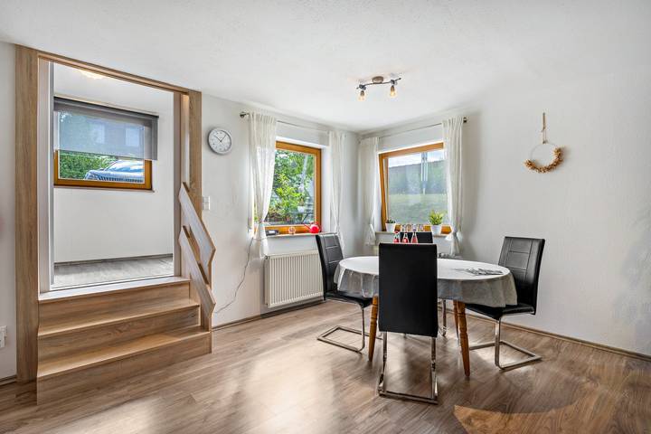 Hel lejlighed, Modern Apartment 'Haus Heselschwerdt' with Private Terrace and Wi-Fi in Neubulach, Nord Sortskoven