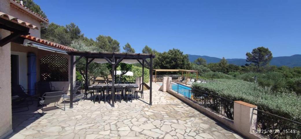 Maison de vacances pour 12 personnes, avec piscine ainsi que vue et jardin, adapté aux familles