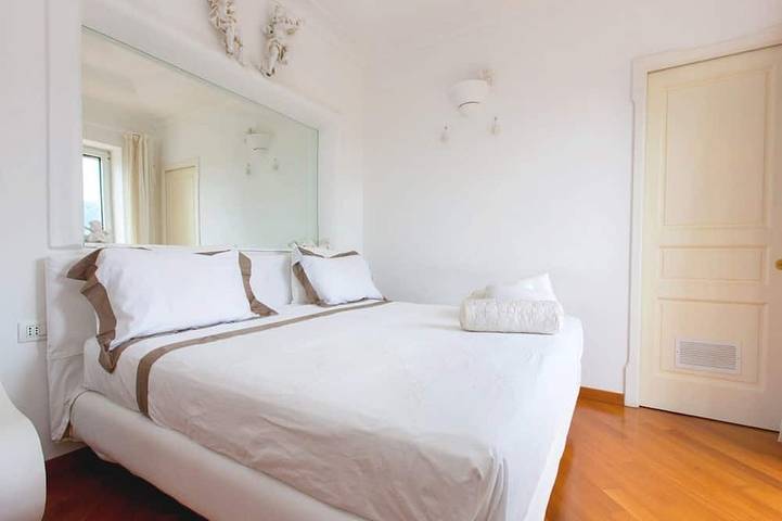 Apartamento entero, Casa Dorotea, Spacious & elegant three bedroom apartment for up to 7 people near Sorrento in Meta, Sorrento Coast