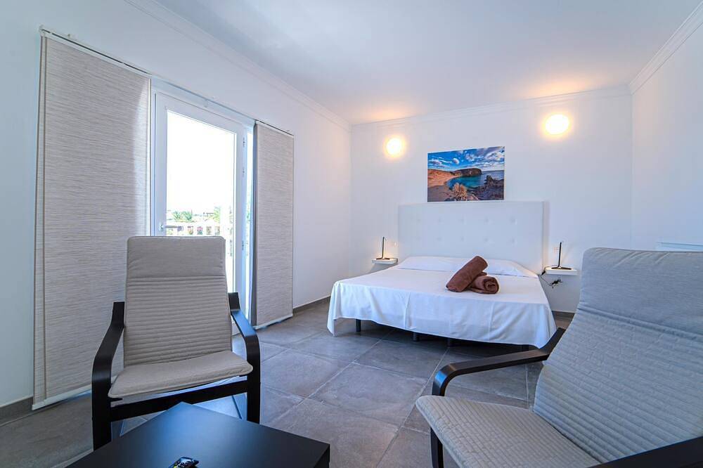 Apartamento entero, Apartamento luminoso cama matrimonio king size, vistas montaña y balcón in Tahiche, Teguise