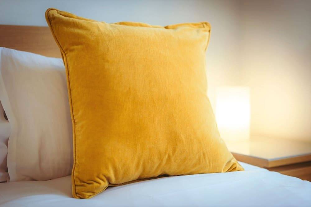 Old Town Cottage - cosy cottage hideaway with patio garden in Eastbourne, East Sussex