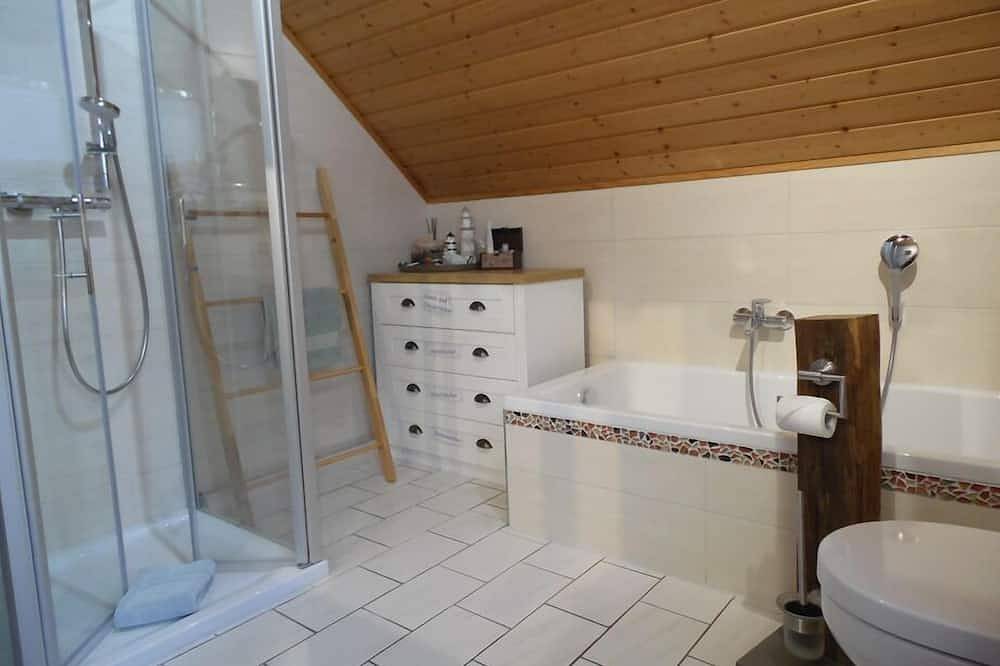 Ganze Wohnung, Gemütliches Feriendomizil (80qm) mit Balkon und freier Unterbringung für Kinder unter 6 Jahren in Eußenheim, Maindreieck