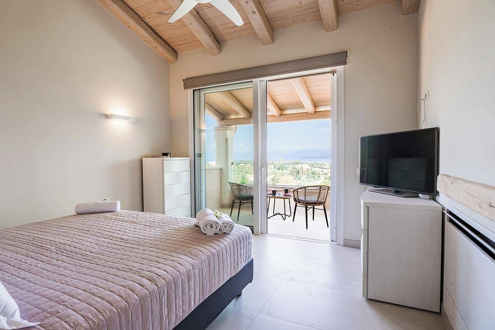 Private Villa at the headline with a panoramic view close to the main village in Kassiopi, Corfu