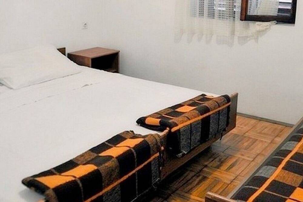 Geheel appartement, Tweekamerappartement aan het strand Ivan Dolac, Hvar (A-18100-b) in Hvar