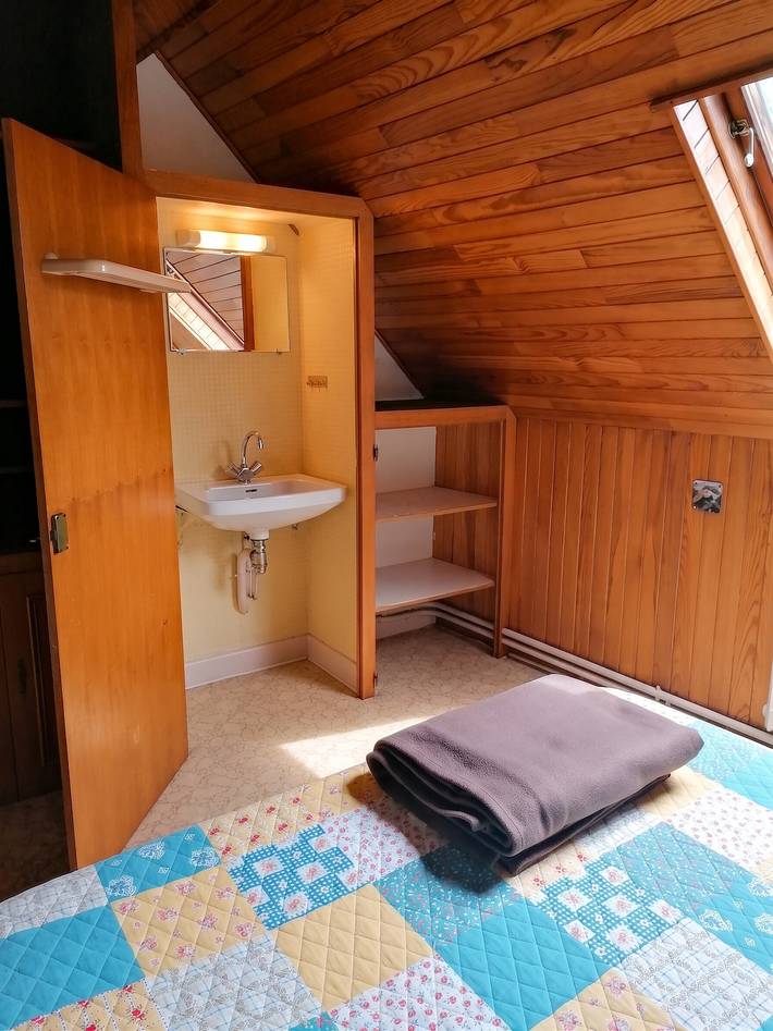 Entire apartment, Family apartment in La Bourboule - 55 m² with TV in bedroom in La Bourboule, Volcans d'Auvergne Regional Nature Park