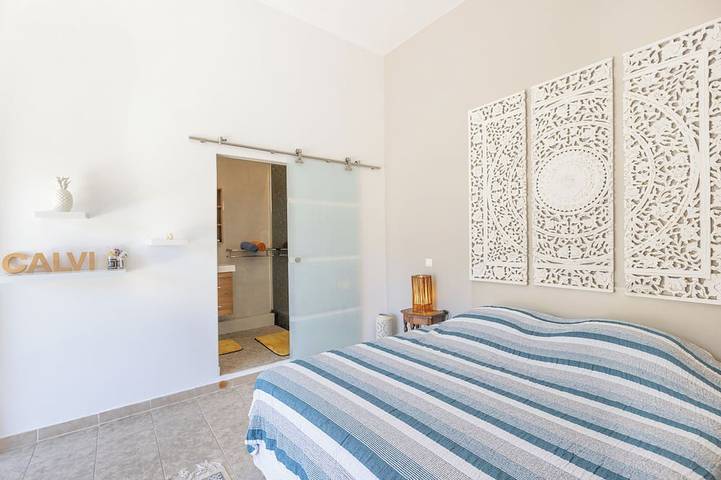 Calvi Villa in Peace, 970 m from the Beach, Close to the Center in Calvi, Calvi region