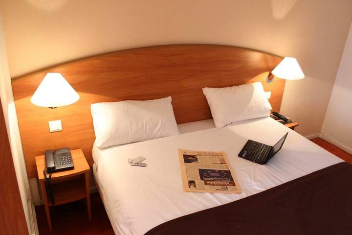 Hôtel pour 3 personnes, avec jardin à Créteil - 2