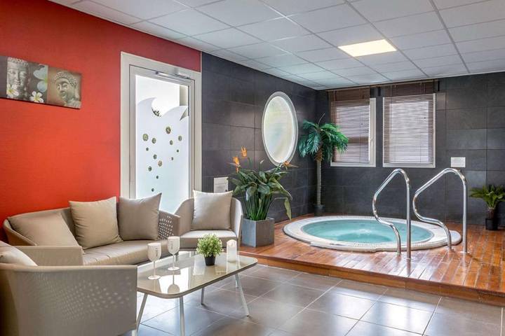 Hôtel pour 2 personnes, avec jardin et sauna ainsi que jacuzzi et piscine à Port-Saint-Père - 2