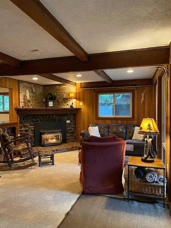 Salmon River Cabin - Private, Whirlpool, Riesige Terrasse / Hof, Außendusche, Feuerstelle in Welches, Mount Hood