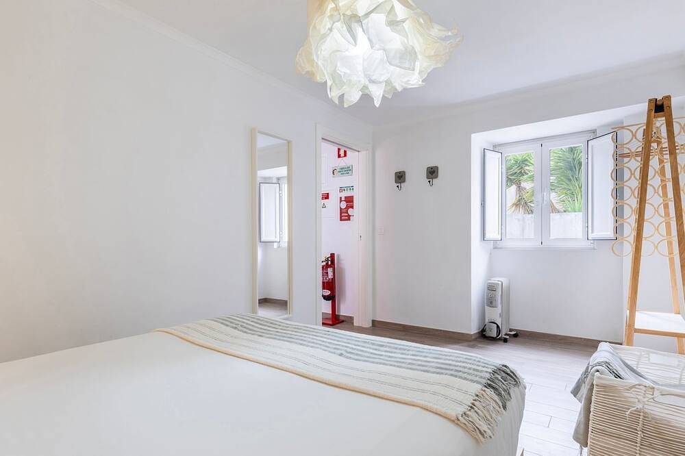 Cozy Retreat w/ Patio Near Sintra by Lovelystay in Colares, Costa de Lisboa