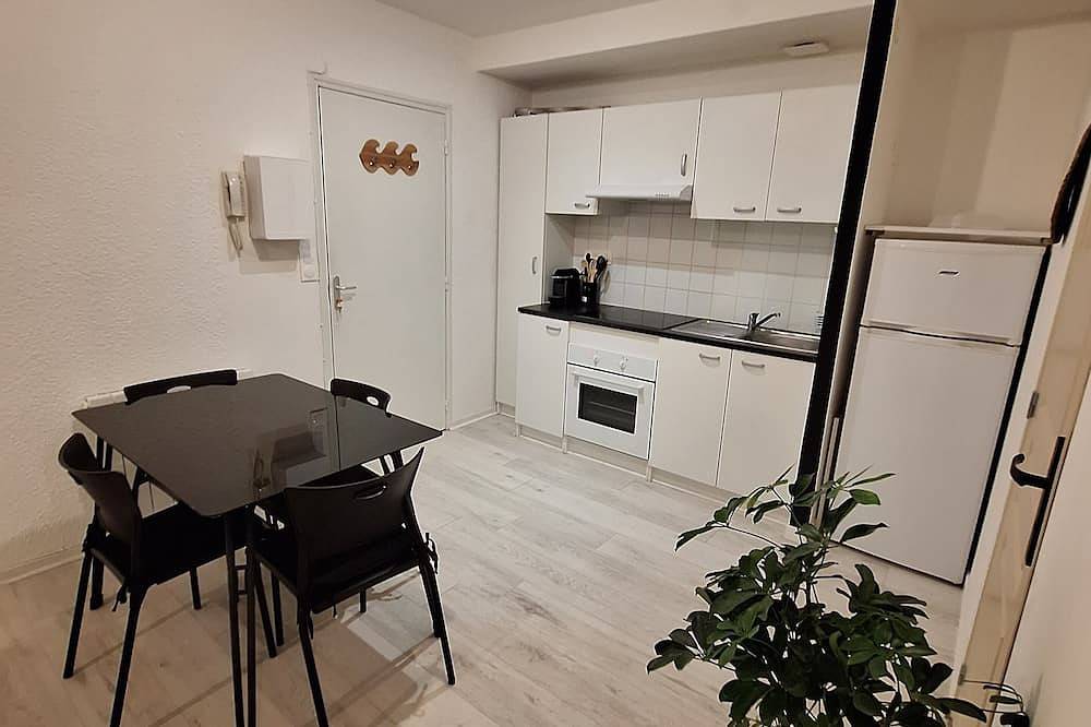 Apartamento entero, Attractive, renovated 2-room apartment by the lake in Saint-Jean-d'Angély, Saint-Jean-d'Angély region