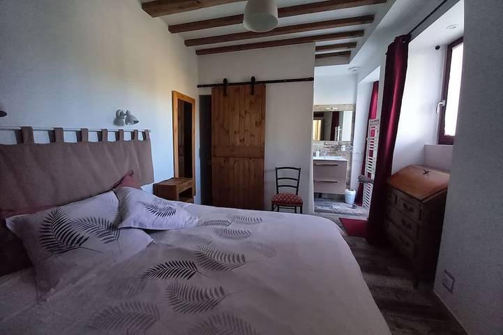 Casa de campo con piscina climatizada, cerca de la playa y equipada para familias. in Challans, Valle del Loira