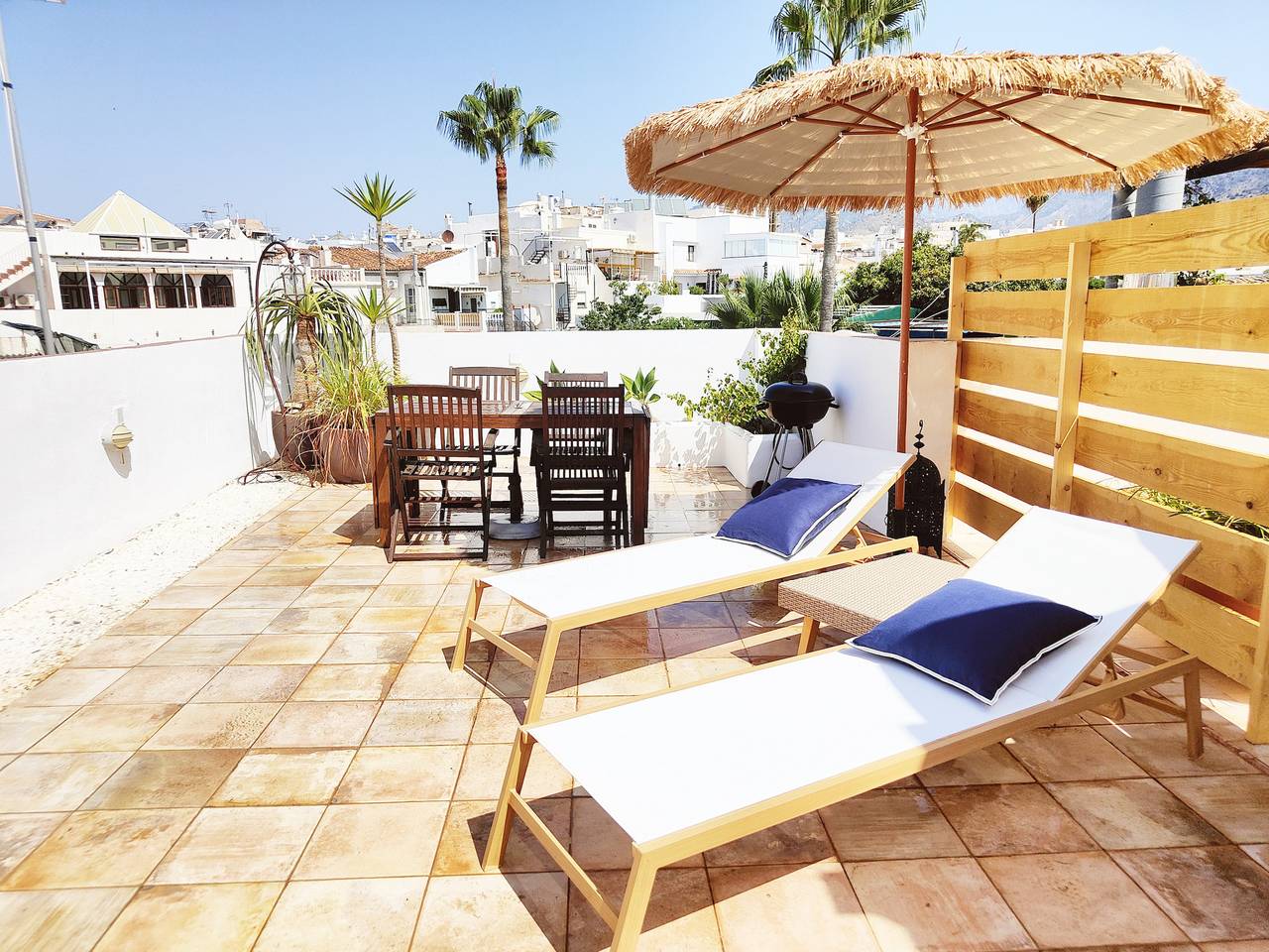 Entire apartment, Carabeo Casa Pepa in Nerja Centre, Nerja