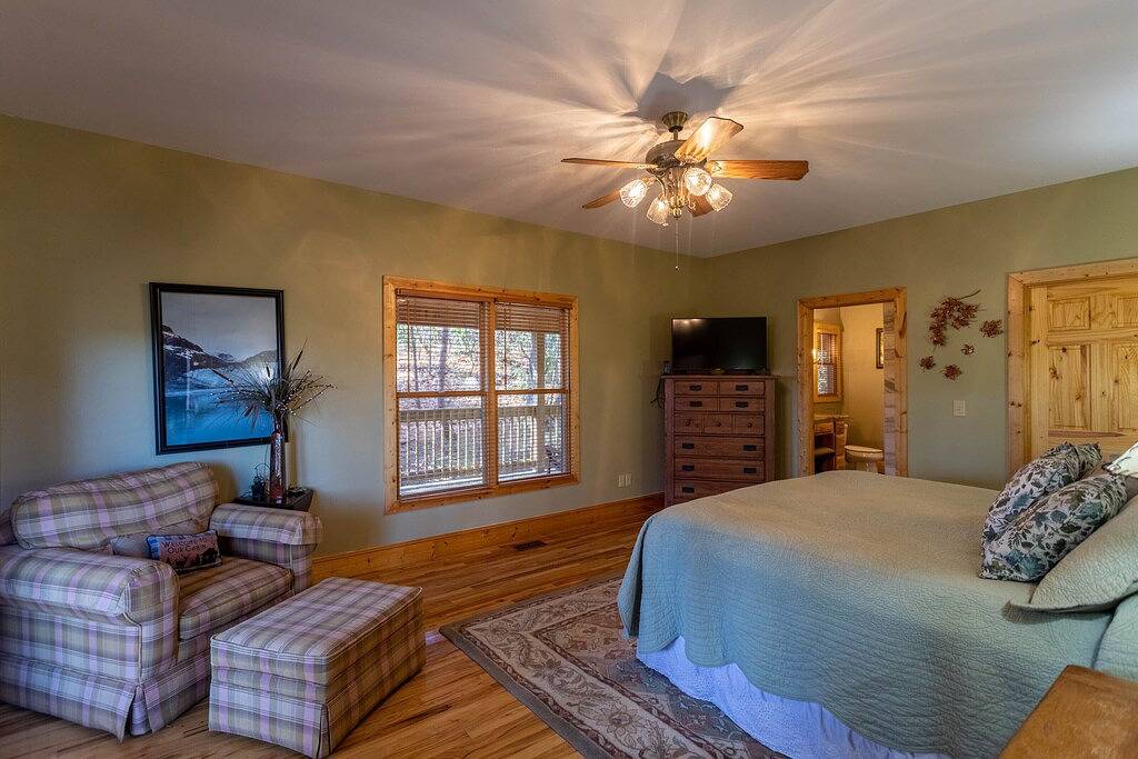 Stress Re-Leaf - Blowing Rock Cabin with great view, hot tub, pool table in Blue Ridge Parkway, Caldwell County