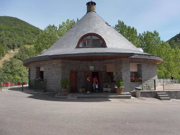 Location de vacances pour 4 personnes, avec piscine et jardin à Broto - 2