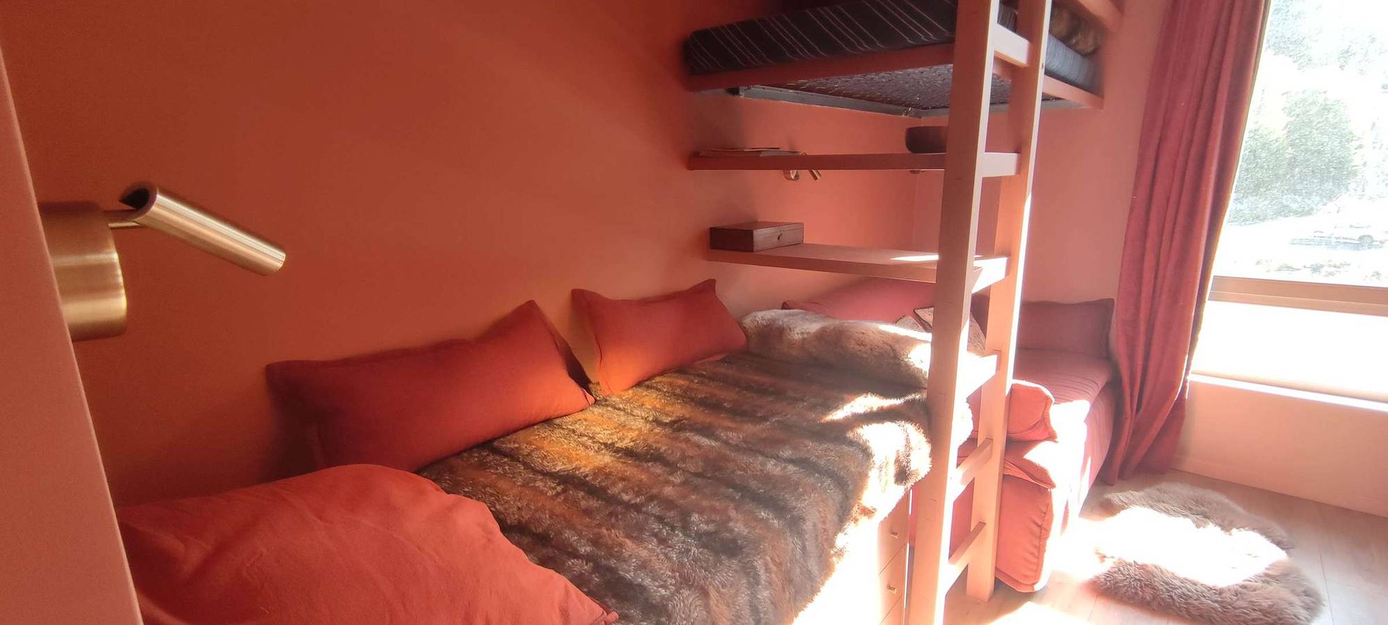 Entire holiday apartment, Renovated, comfort & shopping just a stone's throw away in Isola 2000, Isola