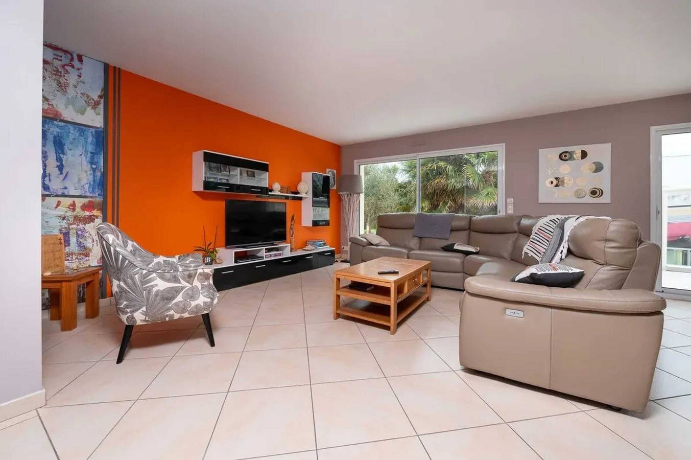 Villa espaciosa en Plouharnel con piscina y jacuzzi in Plouharnel, Côte des Mégalithes