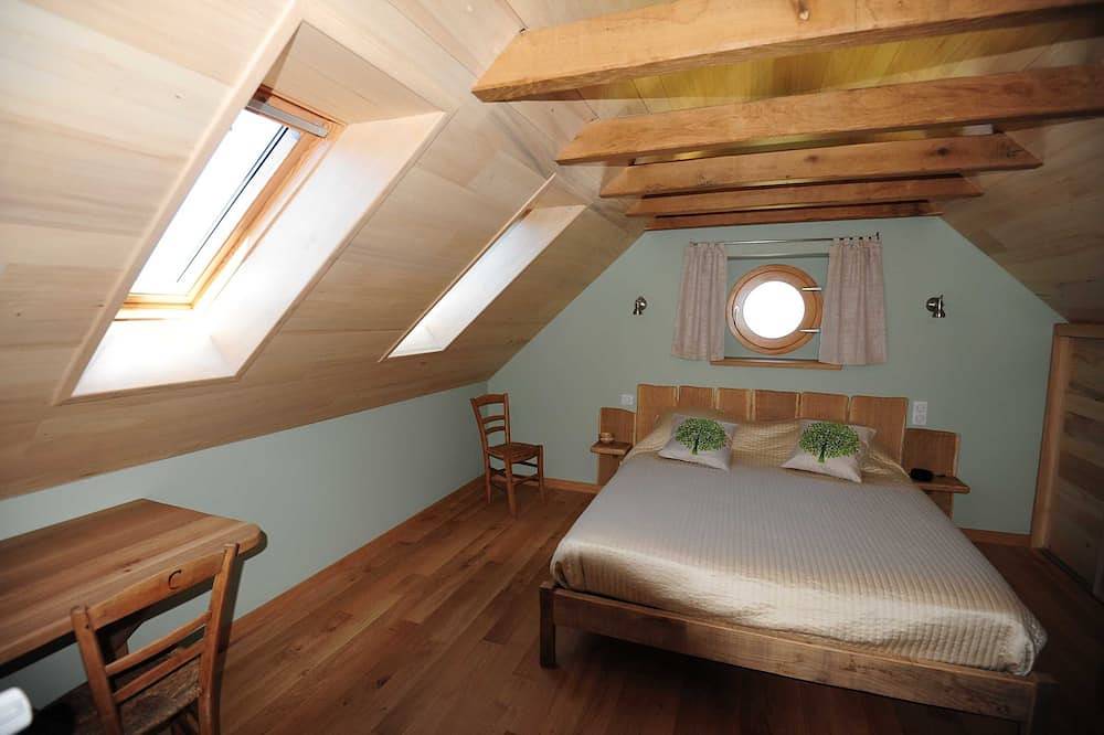 Gîte entierement renové aux portes de l'Aubrac avec vue sur la vallée du Lot in Castelnau-de-Mandailles, Parc naturel régional de l'Aubrac