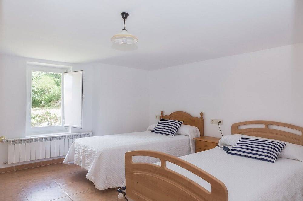 House 800 m from the historic center of the Ria Muros with garage in Muros (Galicia), Muros region