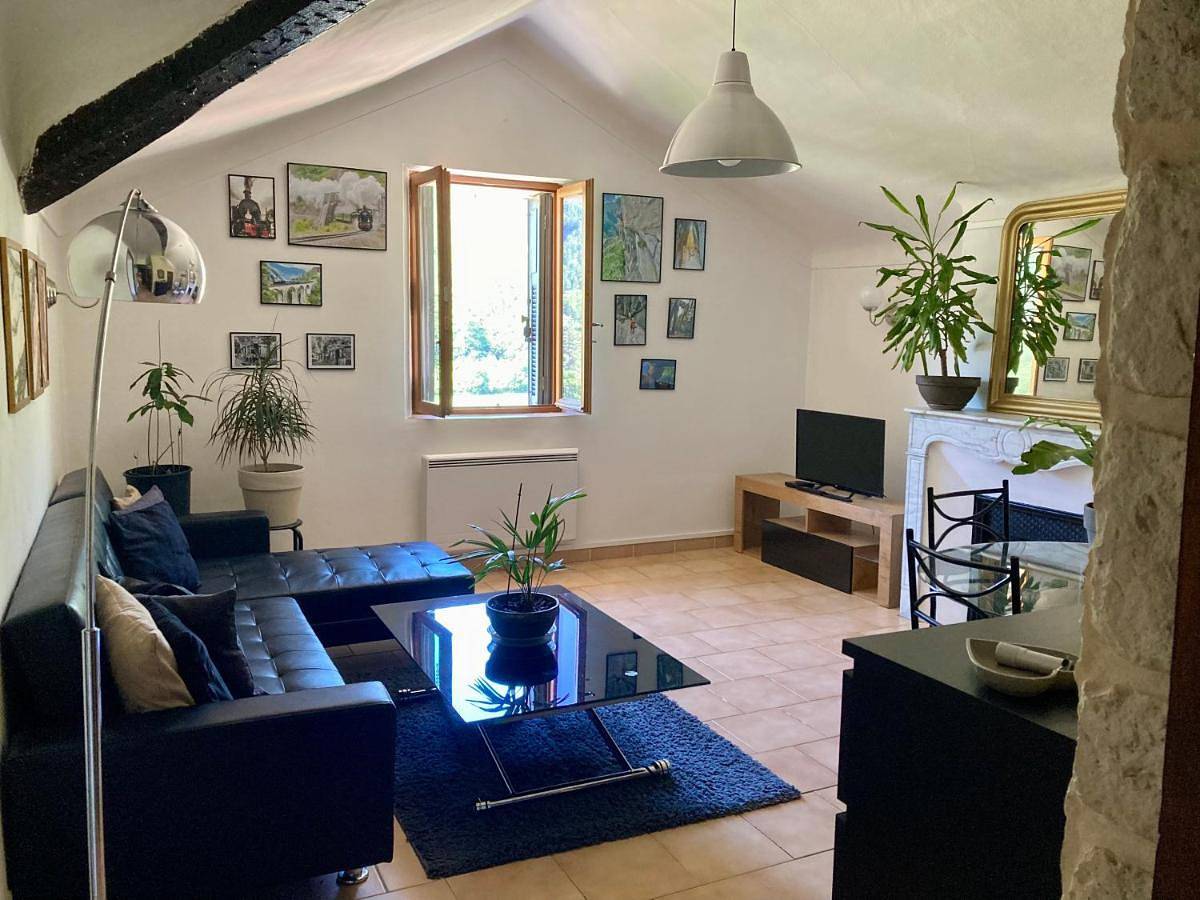 Appartement entier, Two-Bedroom Apartment in Annot, Région Castellane
