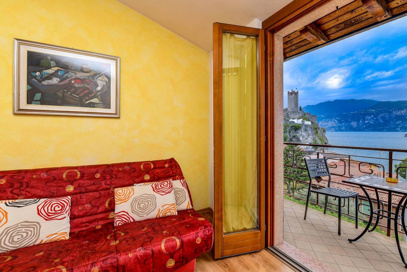 Apartamento entero, Apartamento turistico con Wi-Fi, aire acondicionado, piscina y jardin; Garaje disponible; Se admiten perros in Malcesine, Montañas Garda