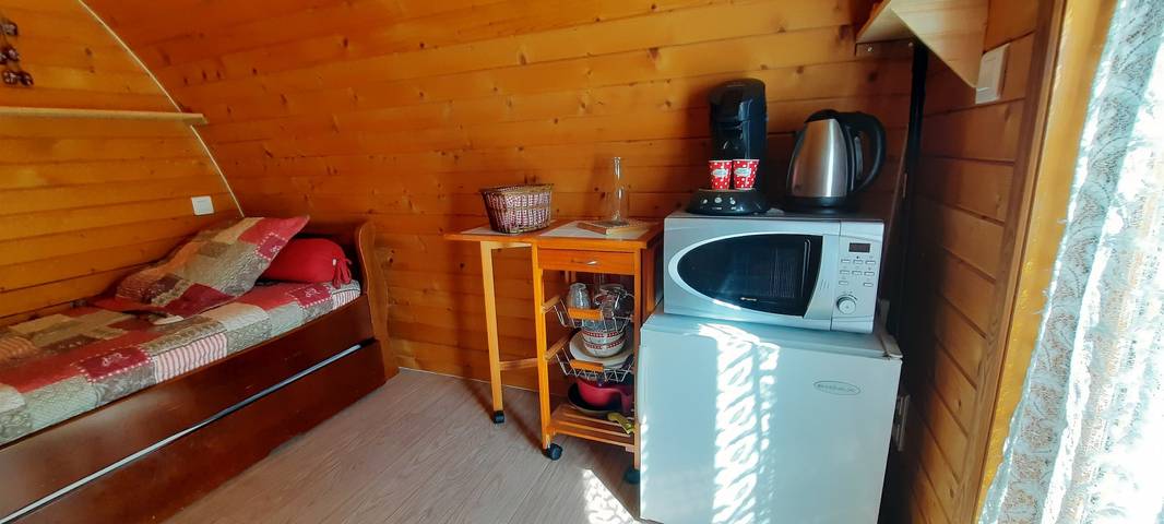 Cabaña 'Gavarnie, Sanitaire Camping' con vistas a la montaña, terraza privada y wifi in Gèdre, Gavarnie-Gèdre