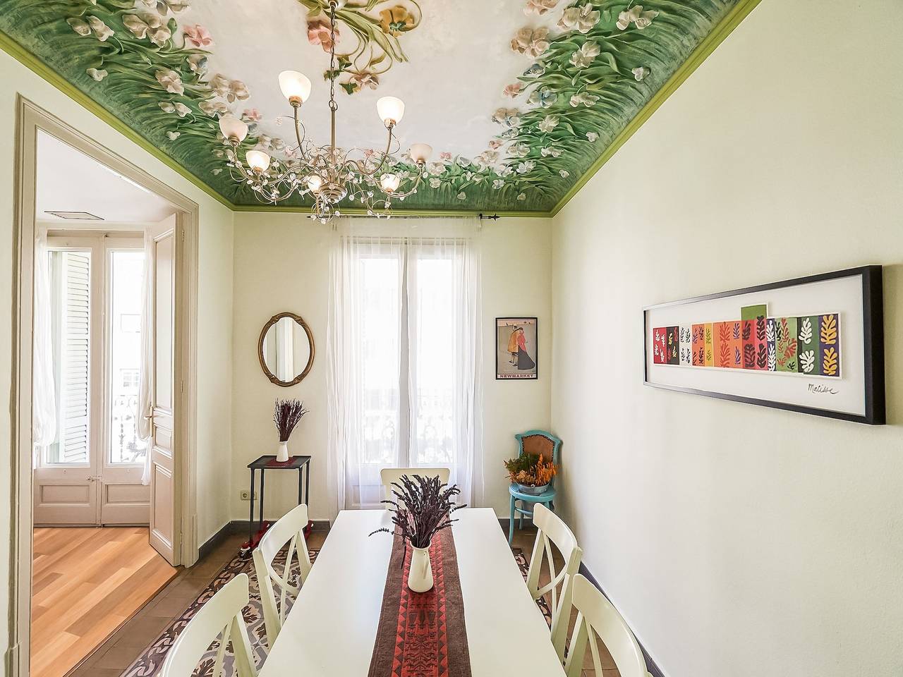 Belvilla by Oyo Rambla Paris Apartment in Barcelona Centre, Barcelone