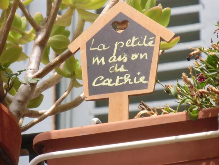 Chambre d’hôte pour 3 personnes, avec Balcon et Terrasse ainsi que Jardin et Vue