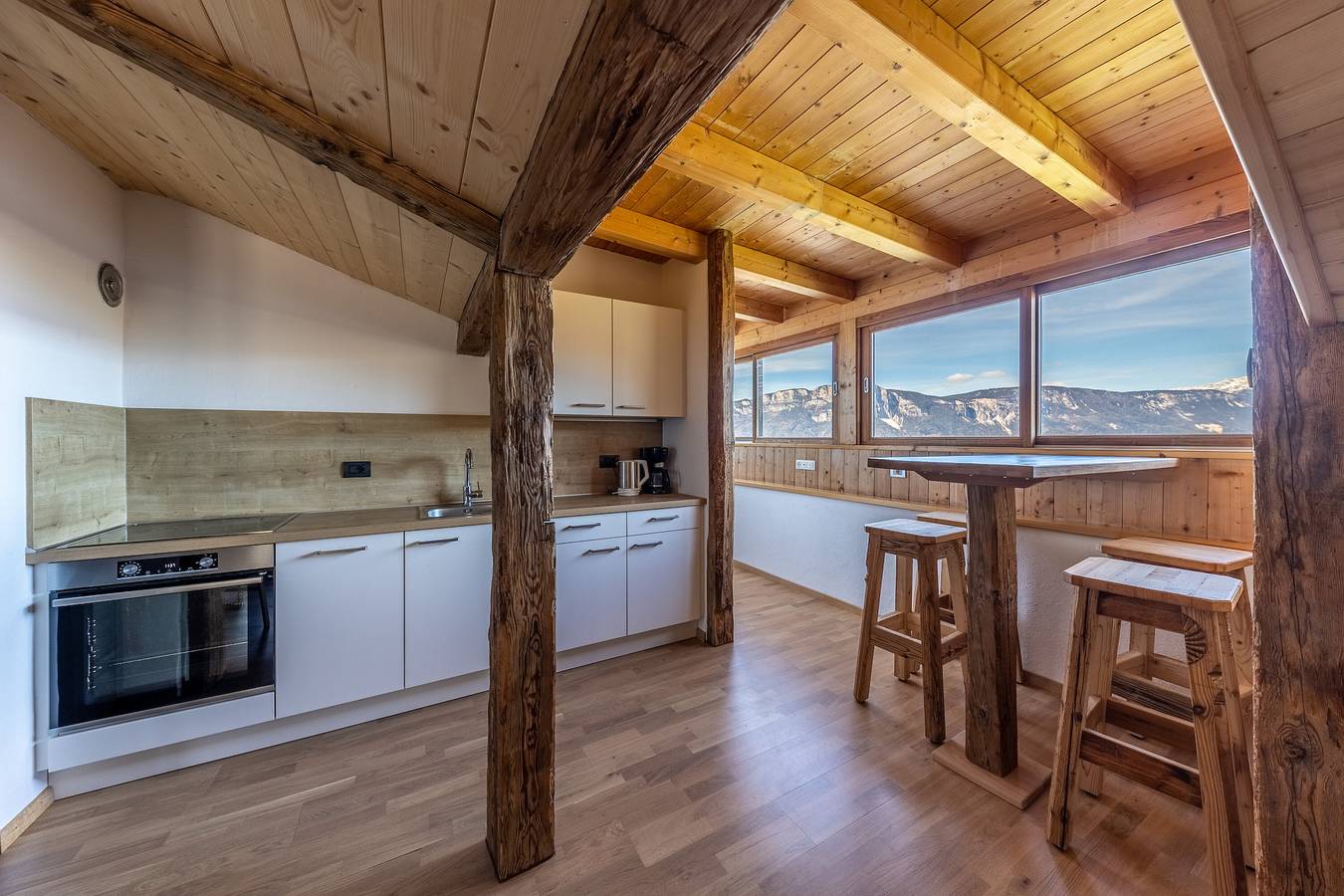 Ganze Wohnung, Ferienwohnung "Malgorerhof Lavendel" mit Bergblick, Wlan, Balkon & Gemeinschaftsgarten in Oberglaning, Jenesien