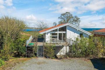 Ferienhaus für 12 Personen, mit Sauna und Pool sowie Terrasse und Whirlpool, mit Haustier in Årøsund