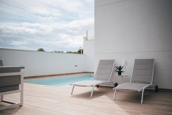 Villa pour 8 personnes, avec bassin pour enfant et piscine ainsi que vue et balcon à Torrevieja - 4