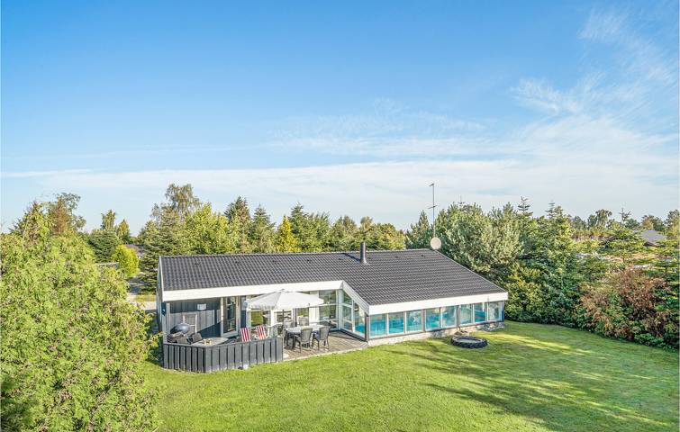 Ferienhaus für 12 Personen, mit Terrasse und Whirlpool sowie Sauna in Marielyst