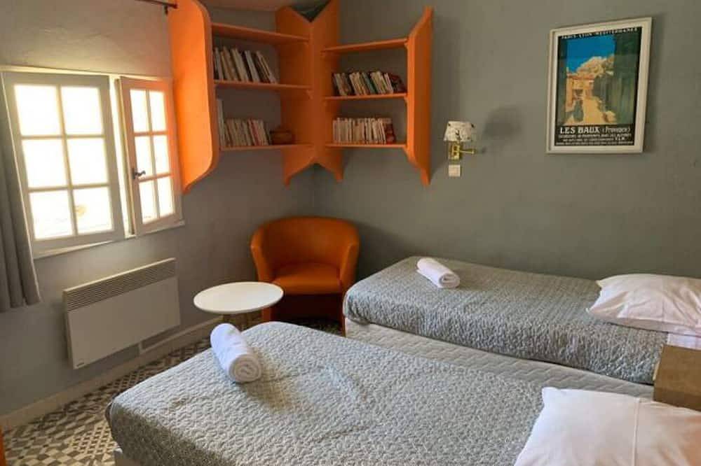 Maison de Village en Pierres, à 5minutes de L'isle sur la Sorgue in Velleron, Vaucluse