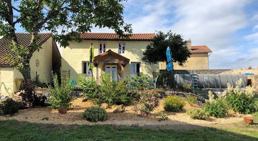 Maison de vacances pour 4 personnes, avec Terrasse et Jardin ainsi que Piscine et Vue à Le Dorat - 2