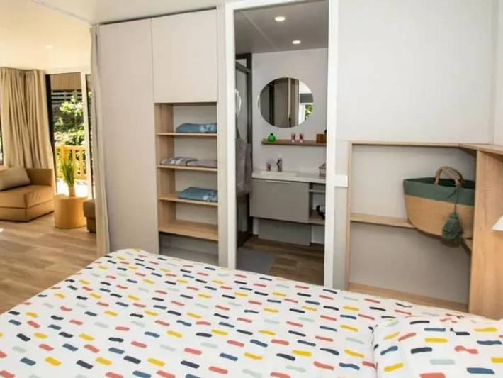 Camping Le Luberon | Pausado - Mobilhome 2 personnes - Cottage Evasion 2 Pièces Climatisé Spa Privatif in Apt, Parc naturel régional du Luberon