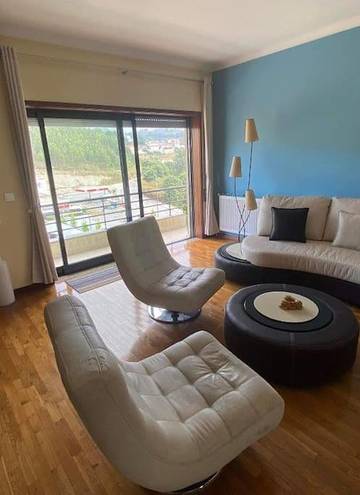 Gîte pour 6 personnes, avec balcon et vue à Paredes