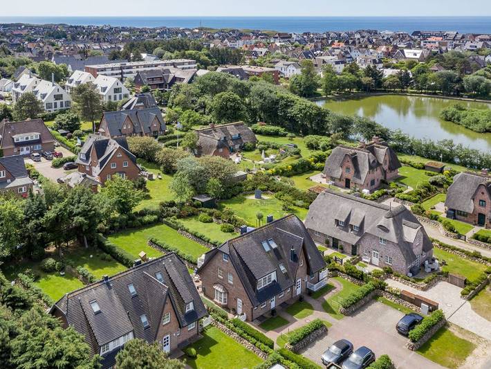 Ganze Ferienwohnung, Landhaus Weidenstieg, App. 2 - Luxus und Wohlfühlen am Dorfteich in Nordfriesische Inseln (Schleswig-Holstein) (Schleswig-Holstein), Wenningstedt