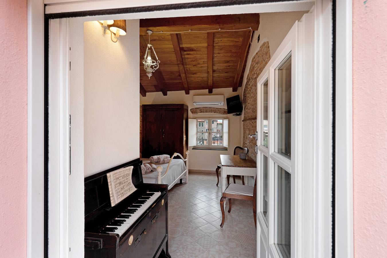 Zimmer 'Stanza Della Musica' mit Meerblick, gemeinsamer Terrasse und Wlan in Peagna (Ceriale), Ceriale