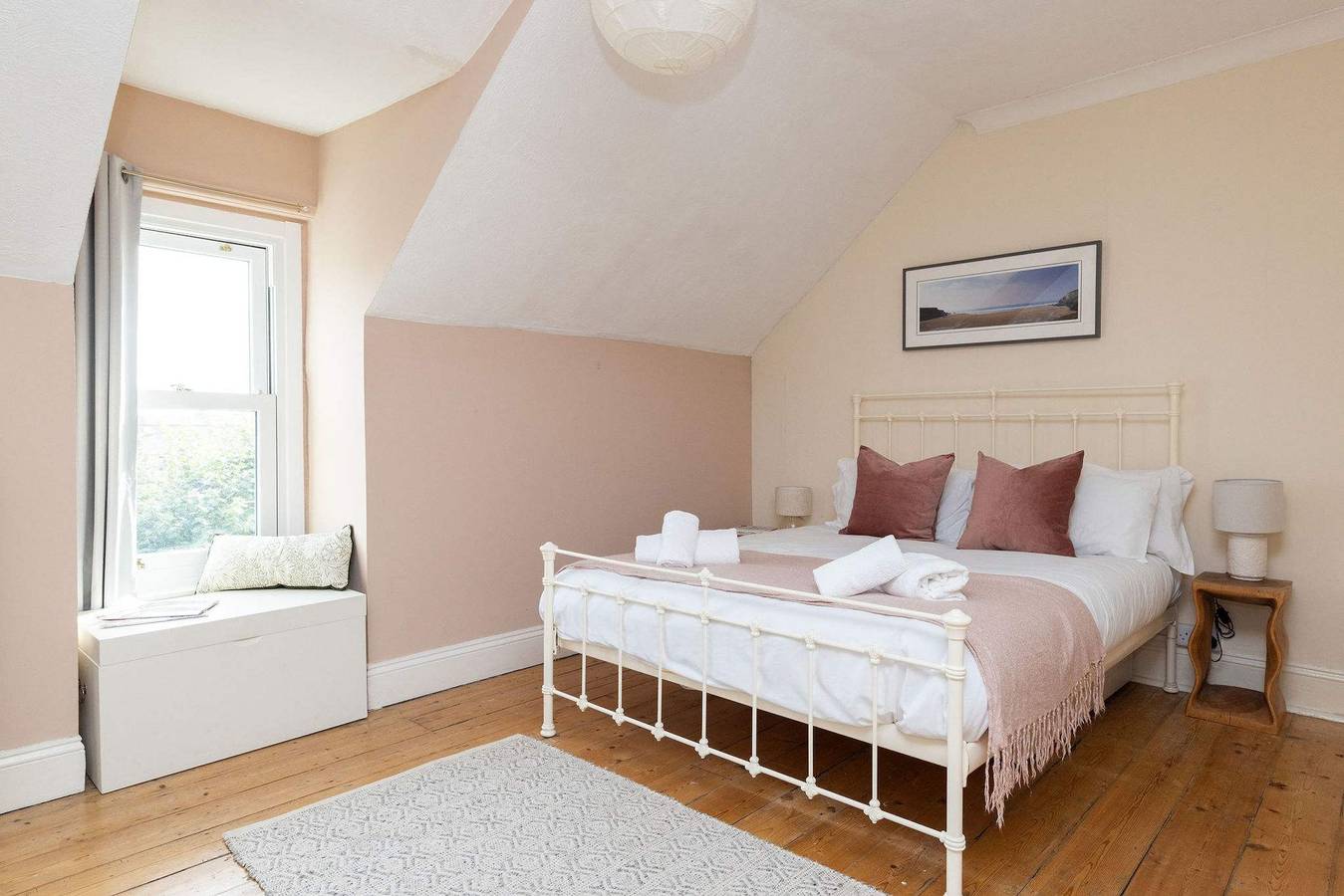 Entire apartment, Characterful City Maisonette for 4 in Chichester, West Sussex